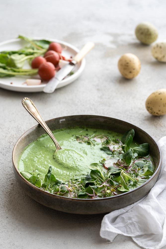 Rezeptbild: Vogerlsalat-Suppe mit Kresse und Radieschen
