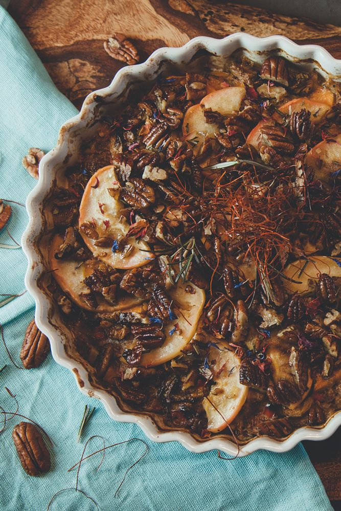Rezeptbild: Veganer Süßkartoffel-Auflauf mit Rosenkohl, Apfel und Walnüssen