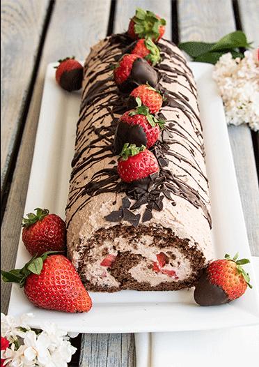 Rezeptbild: Schoko-Biskuitrolle mit Erdbeeren