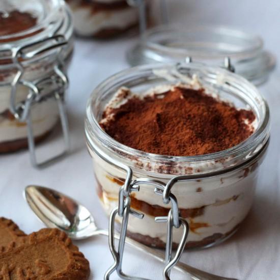 Rezeptbild: Vanille-Tiramisu mit Karamell-Cookies