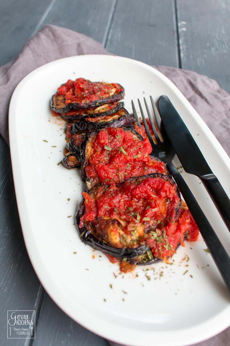Rezeptbild: Auberginen mit Knoblauch und Tomaten - Melitzanes skordostoumbi