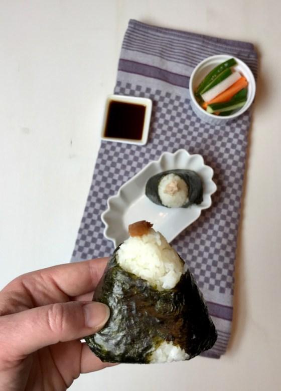 Rezeptbild: Onigiri お握り – japanische Reisbällchen mit Füllung