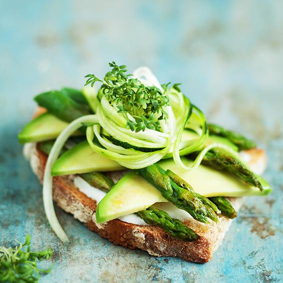 Rezeptbild: Green Breakfast-Avocado Spargel Sandwich & ratzfatz Aioli