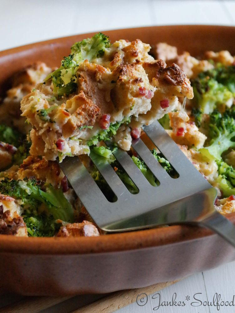 Rezeptbild: Herzhafter Brotauflauf