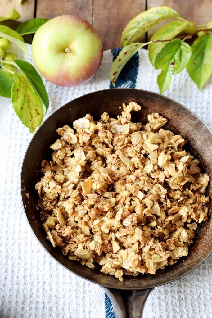 Rezeptbild: Apfel-Zimt-Granola, das leckere 5-Minuten-Knuspermüsli aus der Pfanne