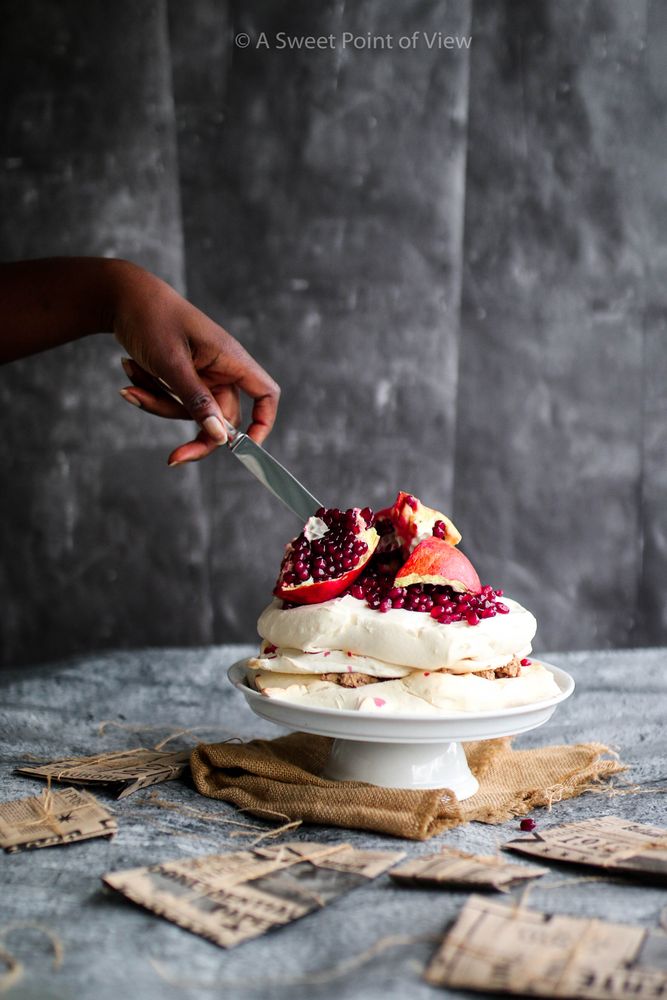 Rezeptbild: MARONI PAVLOVA MIT FRISCHEN GRANATÄPFELN