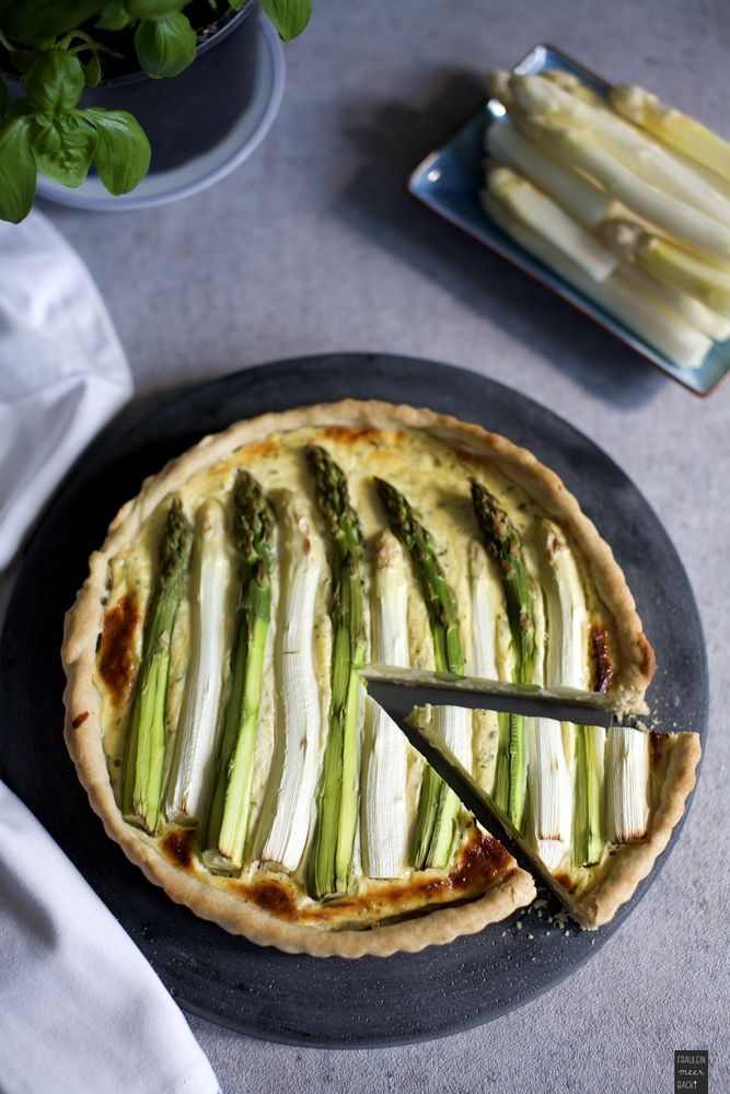 Rezeptbild: Spargel-Tarte mit grünem und weißem Spargel
