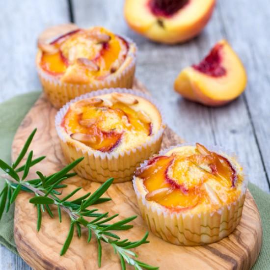 Rezeptbild: Pfirsich Rosmarin Muffins