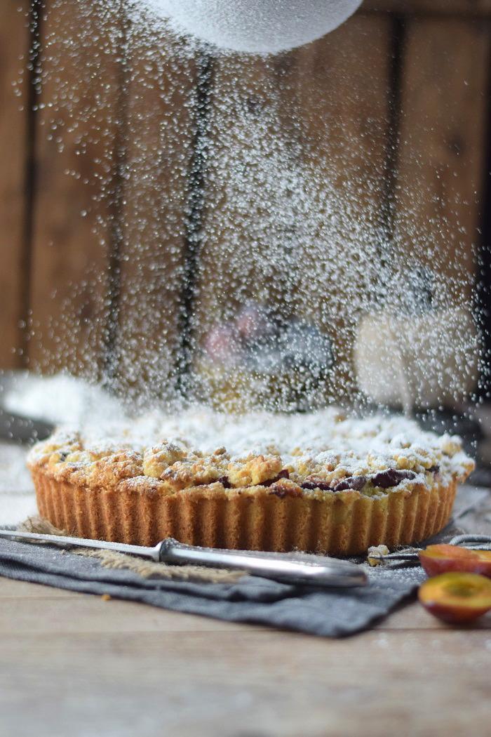 Rezeptbild: Pflaumen Crumble Quark Tarte