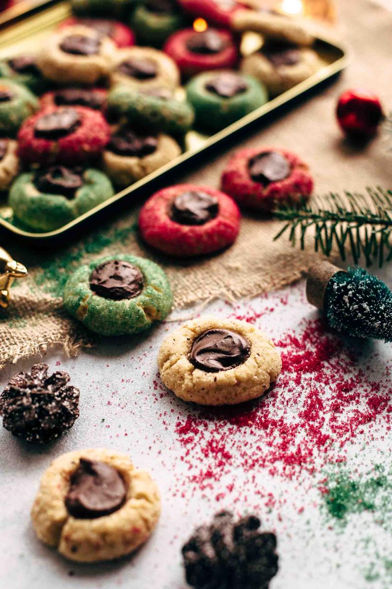Rezeptbild: CHRISTMAS THUMBPRINT COOKIES