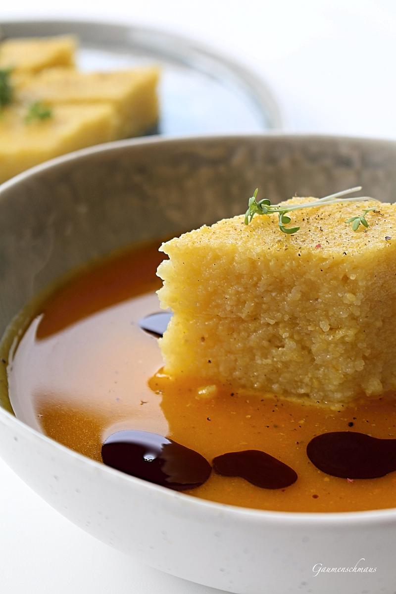 Rezeptbild: Kürbiscremesuppe und Polentaschnitte