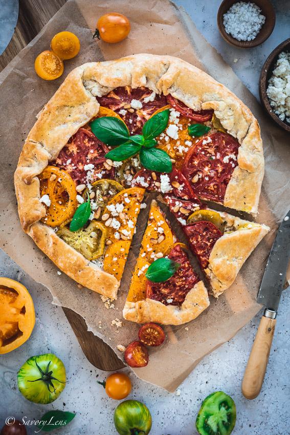 Rezeptbild: Rustikale Tomaten-Galette mit Ziegenkäse