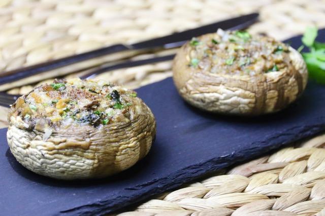 Rezeptbild: Gefüllte Champignons mit Minze und Petersilie