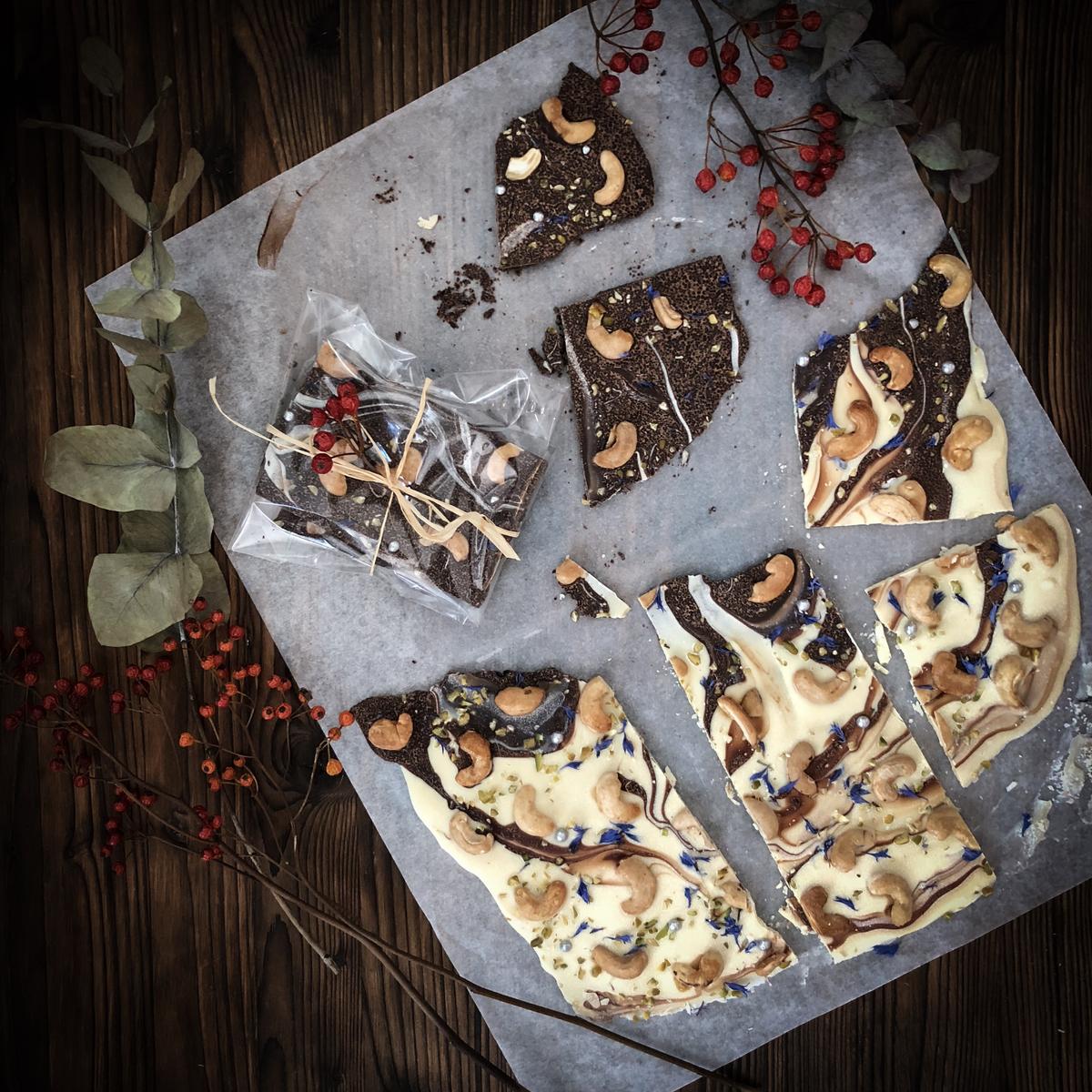 Rezeptbild: GESCHENKE AUS DER KÜCHE: SELBSTGEMACHTE SCHOKOLADENTAFELN