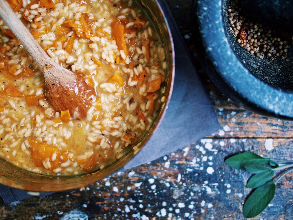 Rezeptbild: Kürbisrisotto mit Maronen, Speck und Salbei