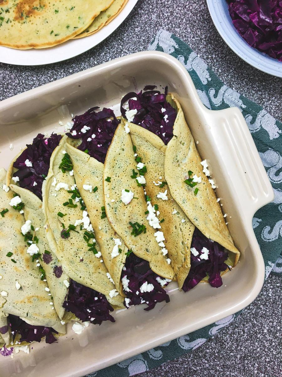 Rezeptbild: Herzhafte  Pfannkuchen mit  Rotkohl