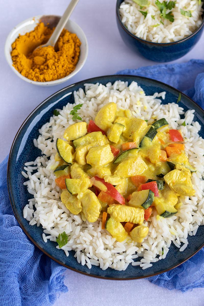 Rezeptbild: Hähnchen-Curry mir Reis und Gemüse, Familienessen