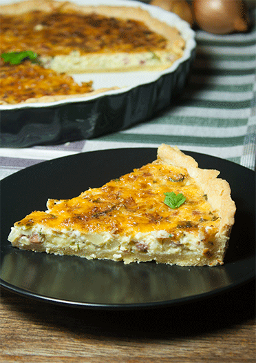 Rezeptbild: Zwiebel-Quiche mit Speckwürfeln