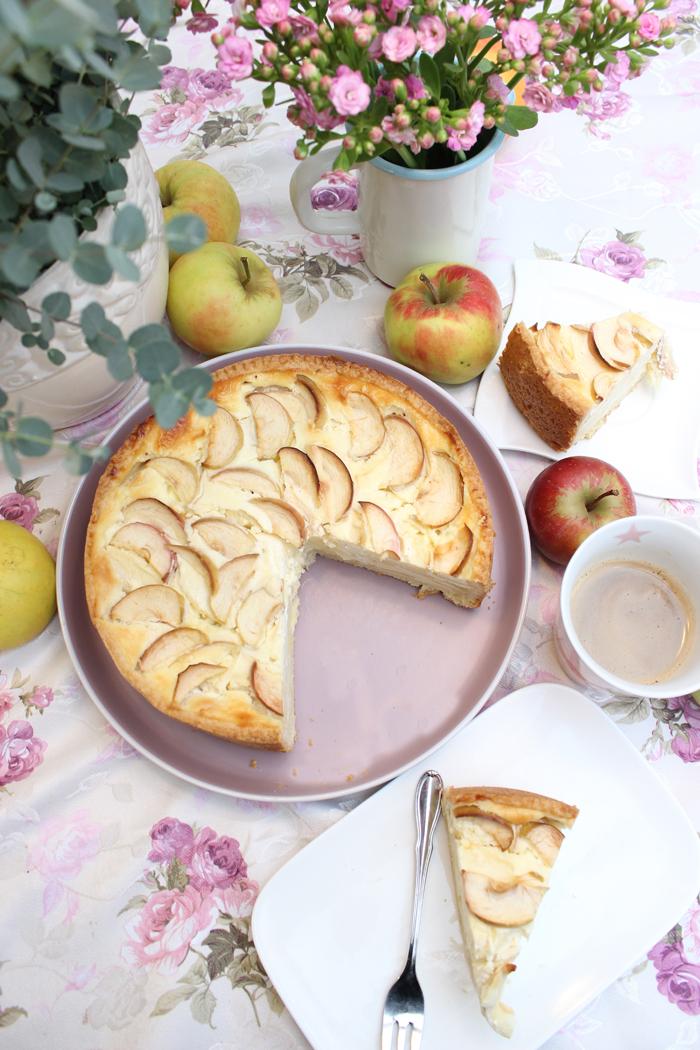 Rezeptbild: Apfelkuchen mit einer Schmand-Sahne-Creme Rezept