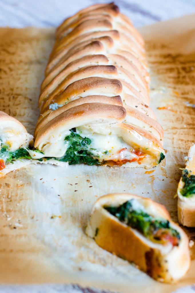 Rezeptbild: PIZZA ZOPF MIT SPINAT UND GORGONZOLA