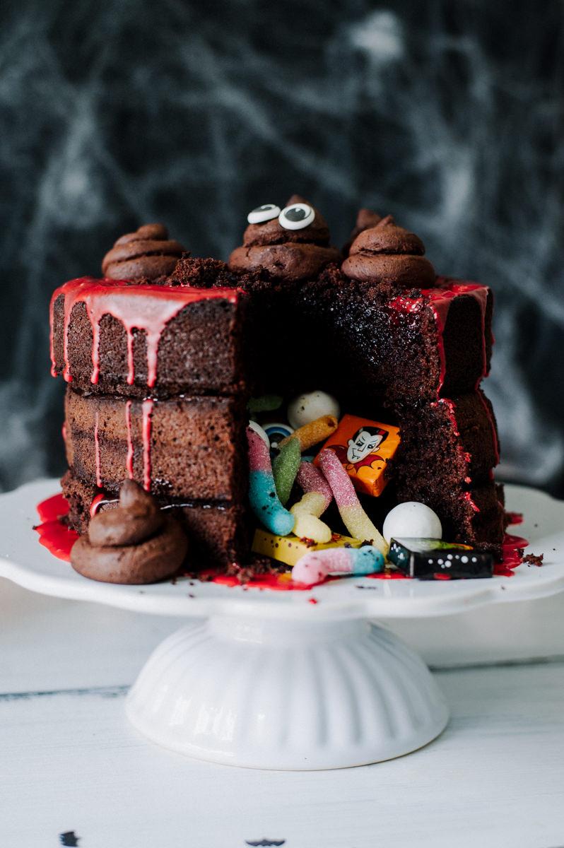 Rezeptbild: „PINATA CAKE“ MIT SCHUSS UND LUSTIGE „KACKI KEKSE“