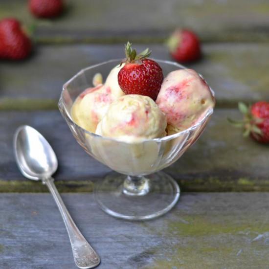 Rezeptbild: Vanille Parfait mit Erdbeerlimes