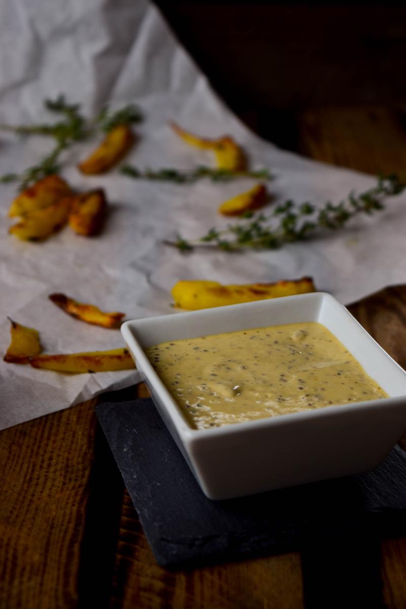 Rezeptbild: Thymian Pommes mit Dips und Fleischspieß