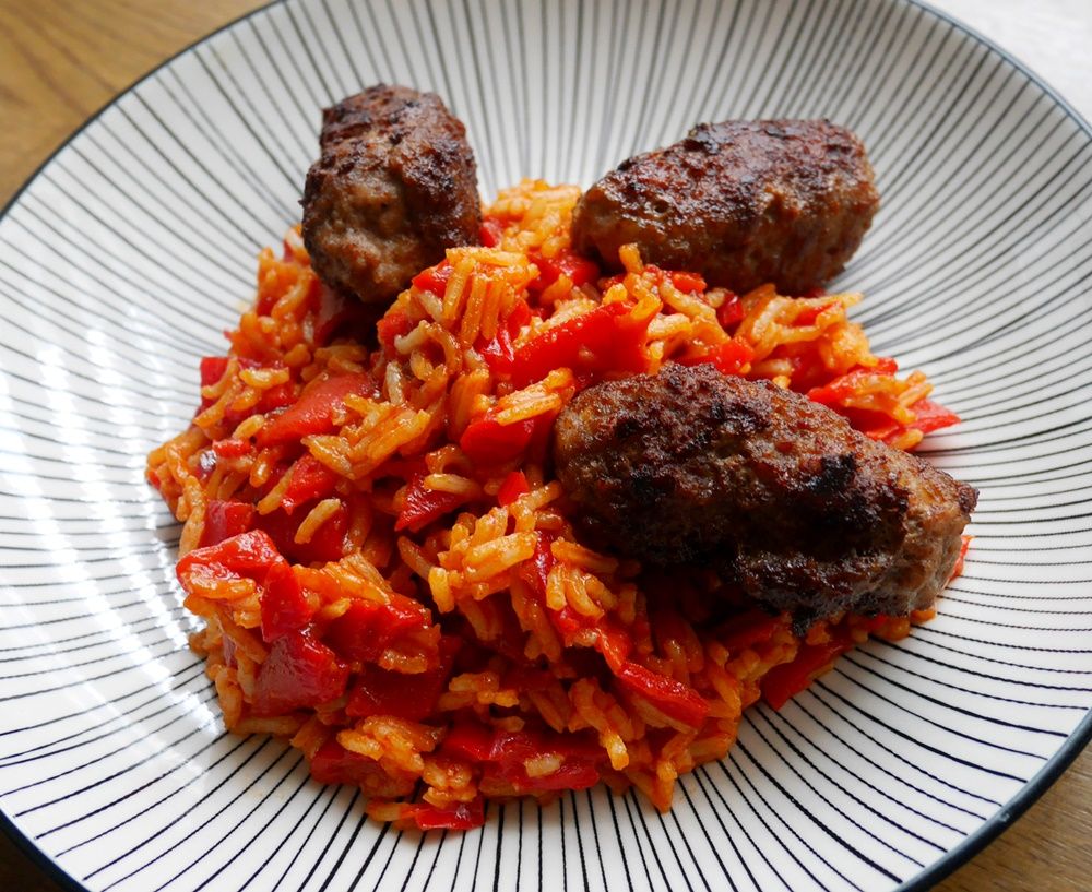 Rezeptbild: Cevapcici mit Tomatenreis