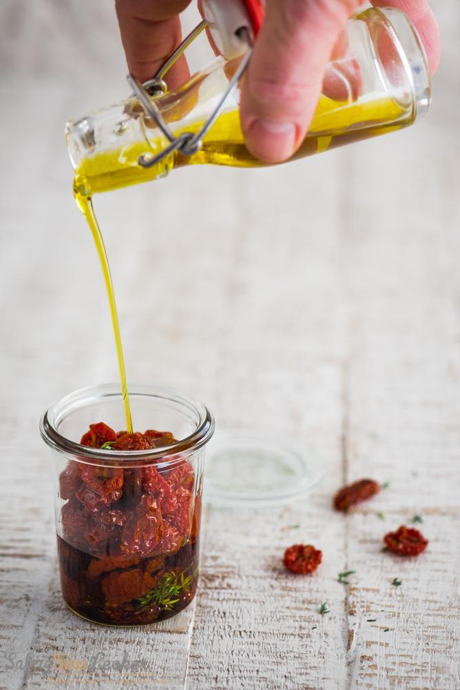 Rezeptbild: Halbgetrocknete Tomaten in Olivenöl eingelegt