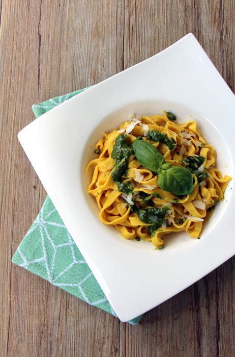 Rezeptbild: Safran-Tagliatelle mit Pistazien-Pesto