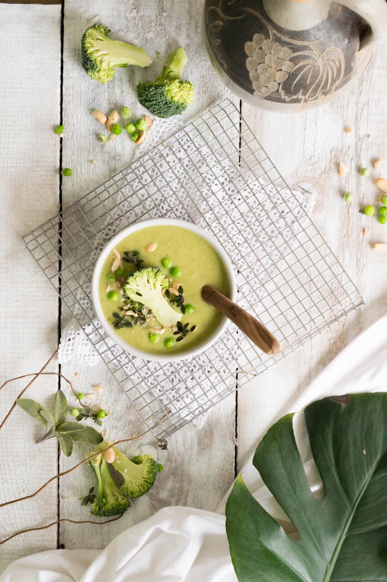Rezeptbild: cremige Suppe mit grünem Gemüse
