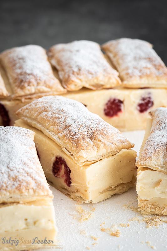 Rezeptbild: HIMBEER-NAPOLEONKA UND GEMÜSE-LACHSPUFFER