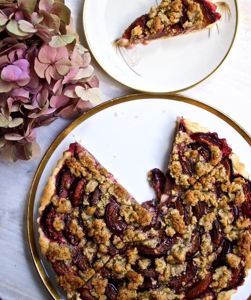 Rezeptbild: Pflaumenkuchen mit Walnuss-Rosmarin-Streuseln