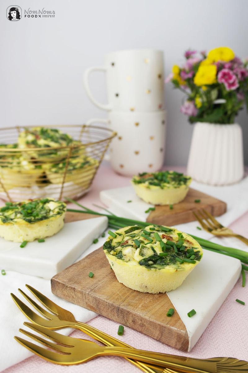 Rezeptbild: Mini-Omelette-Muffins mit Spinat, Feta und getrockneten Tomaten