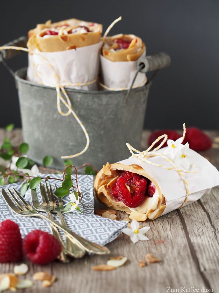 Rezeptbild: Espresso-Pfannkuchen-Wraps mit Mandel-Sahne und Himbeeren