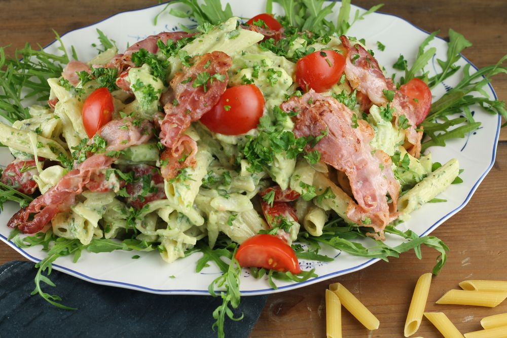 Rezeptbild: Pastasalat mit Avocado-Dressing