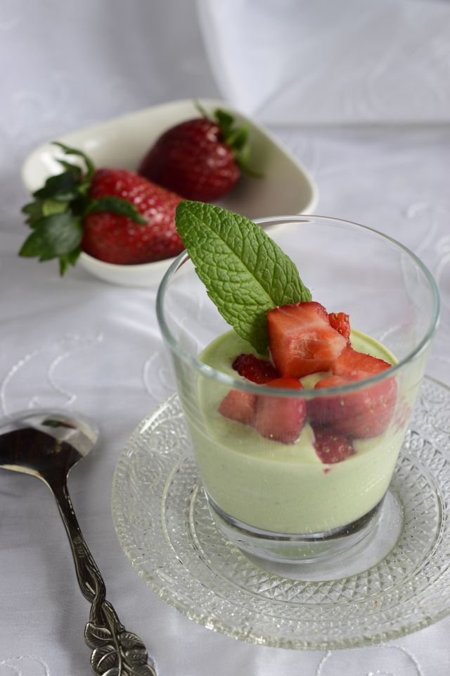 Rezeptbild: Basilikumcreme mit Erdbeeren