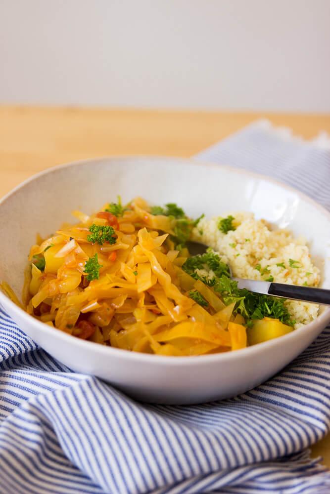 Rezeptbild: Weißkohl-Pfanne mit Couscous