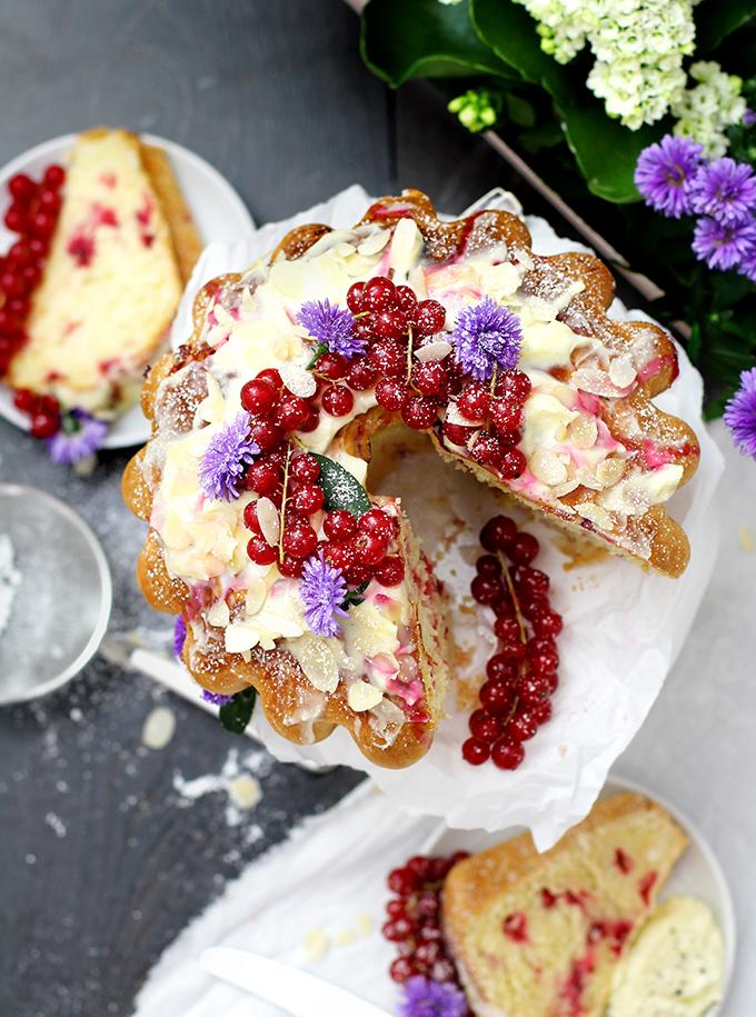 Rezeptbild: Brioche mit Johannisbeeren und Guss
