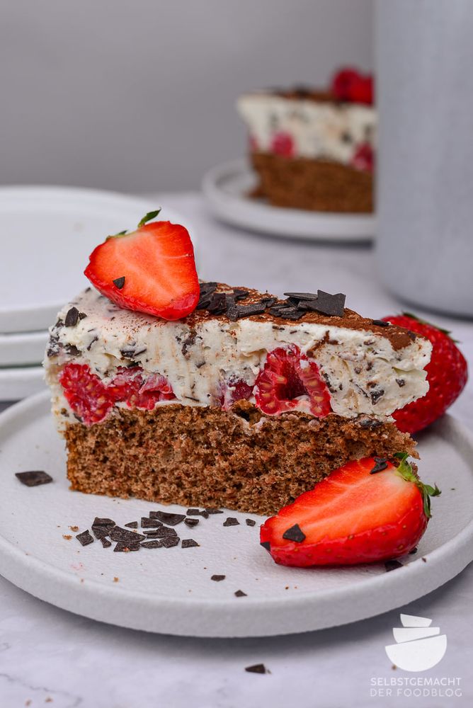 Rezeptbild: Stracciatella Torte mit Himbeeren (alternativ mit Erdbeeren, Banane oder Kirschen)