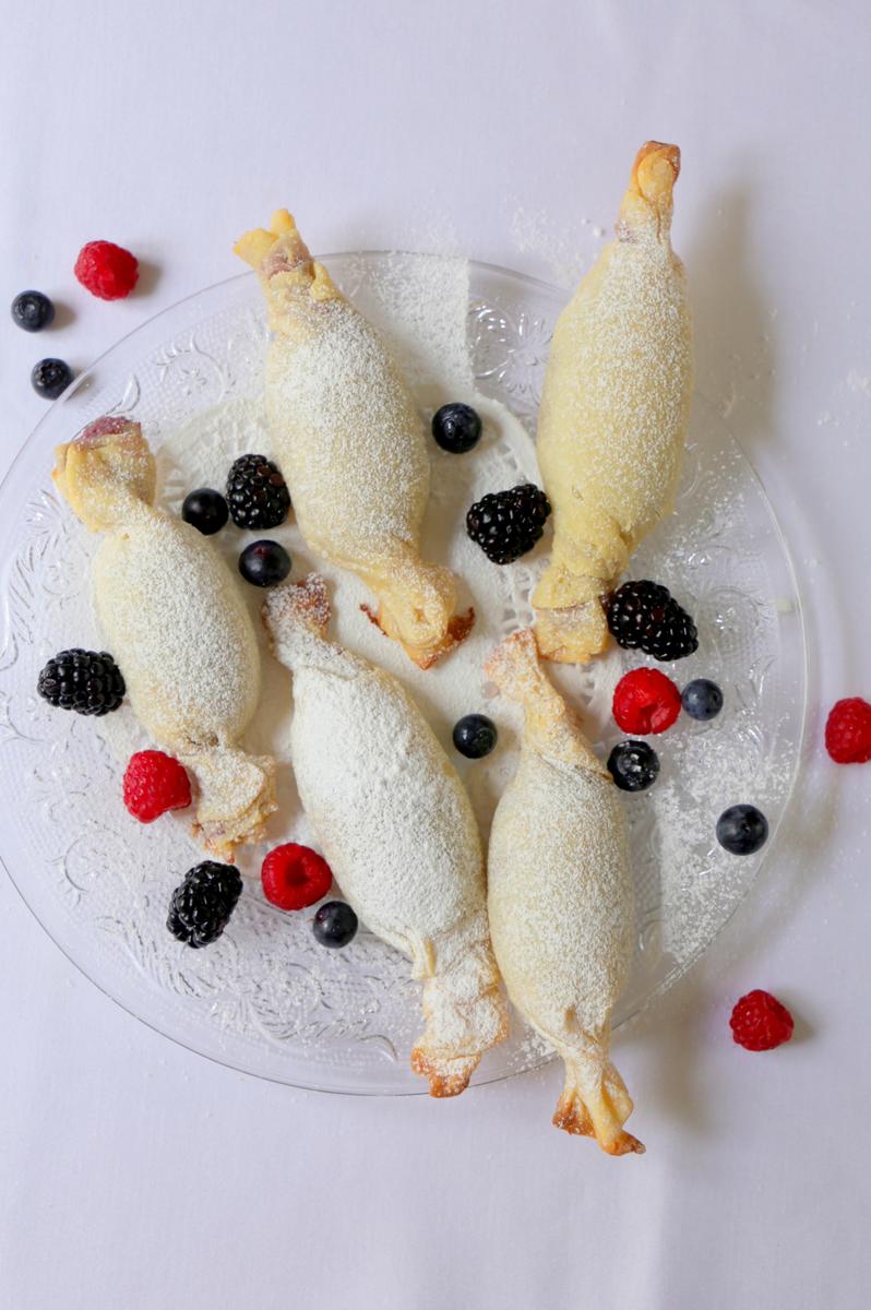 Rezeptbild: Caramelle di strudel con ricotta e frutti di bosco