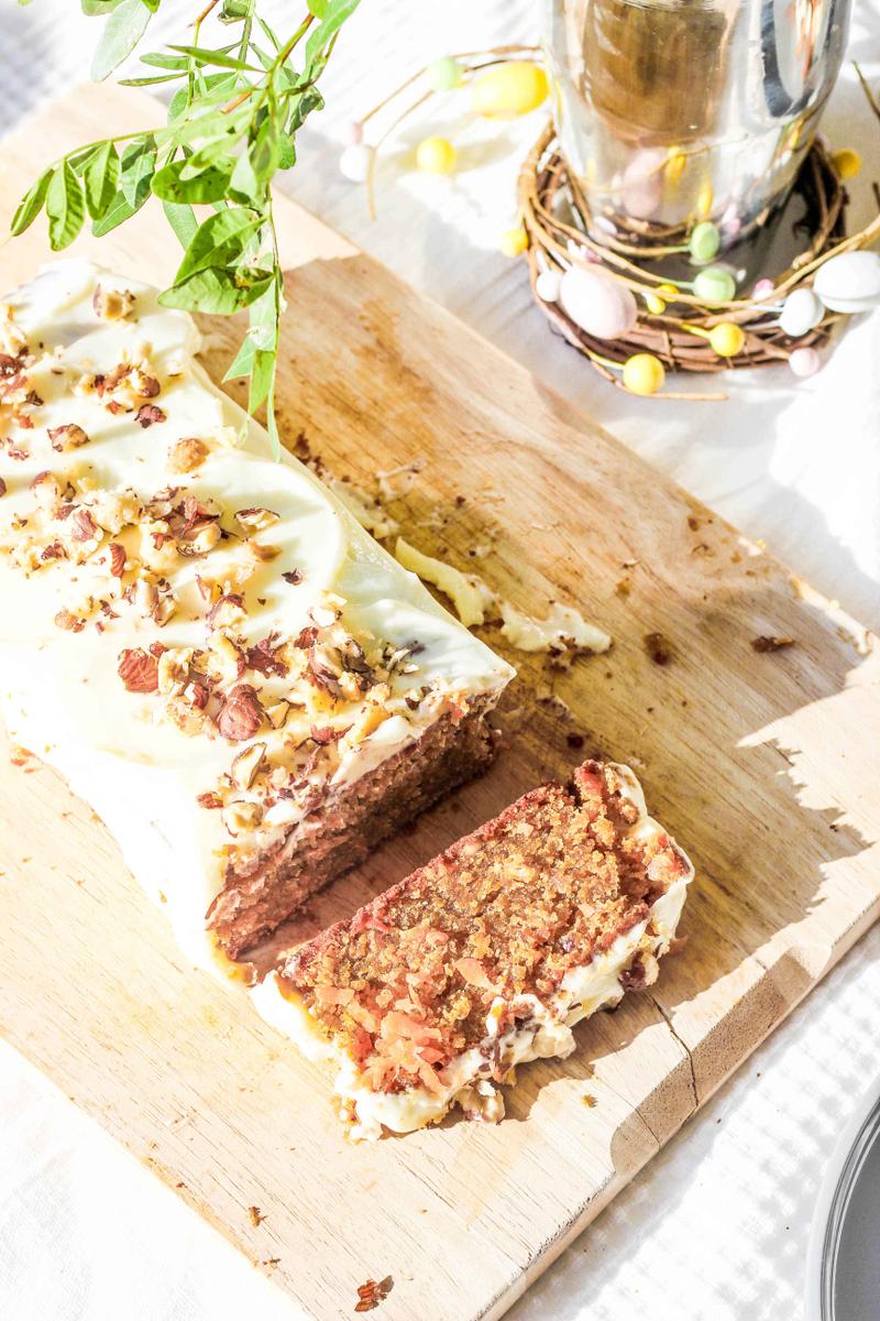 Rezeptbild: Saftiger Carrot Cake mit Haselnüssen