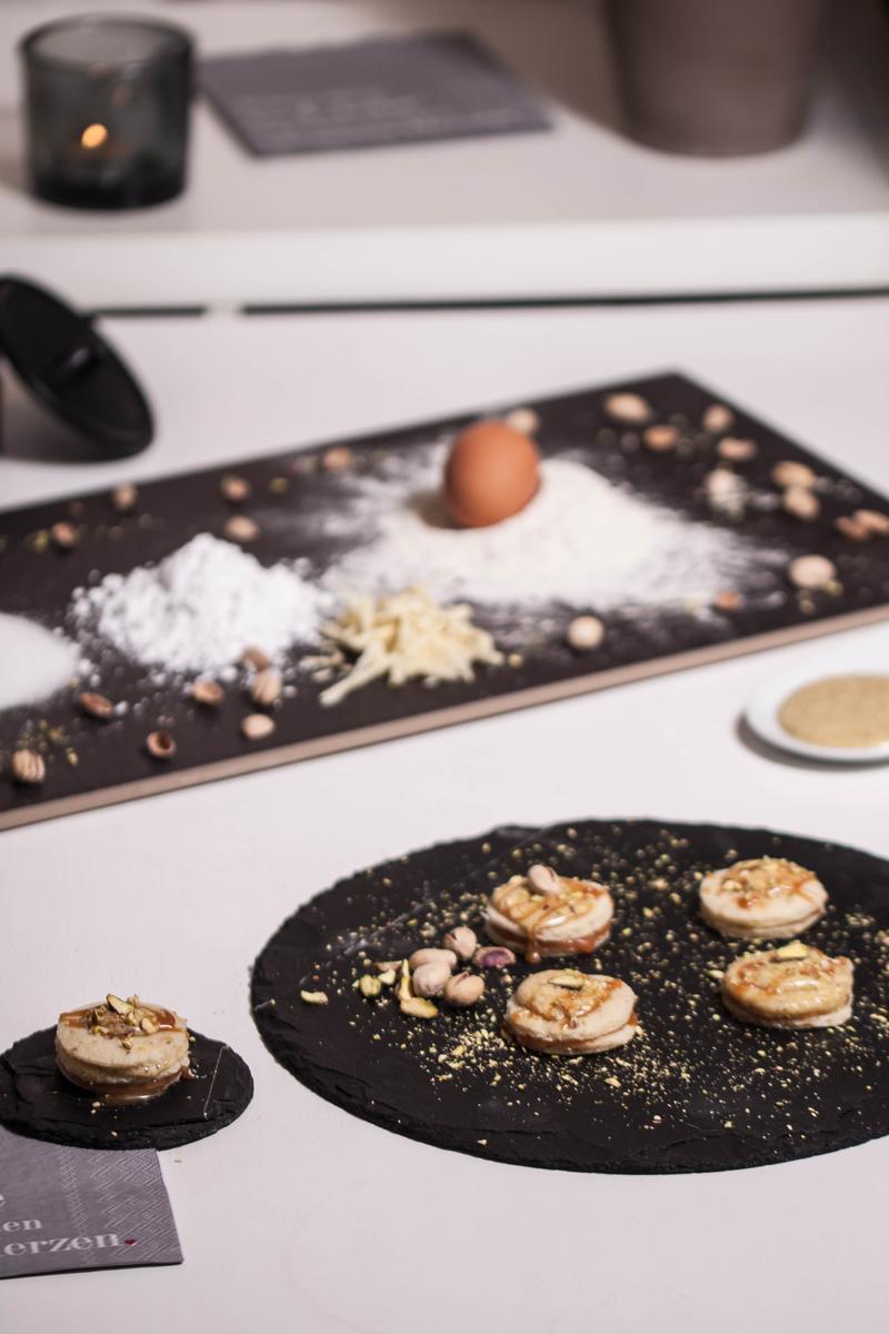 Rezeptbild: Pistazienmousse auf Karamell-Biscuit