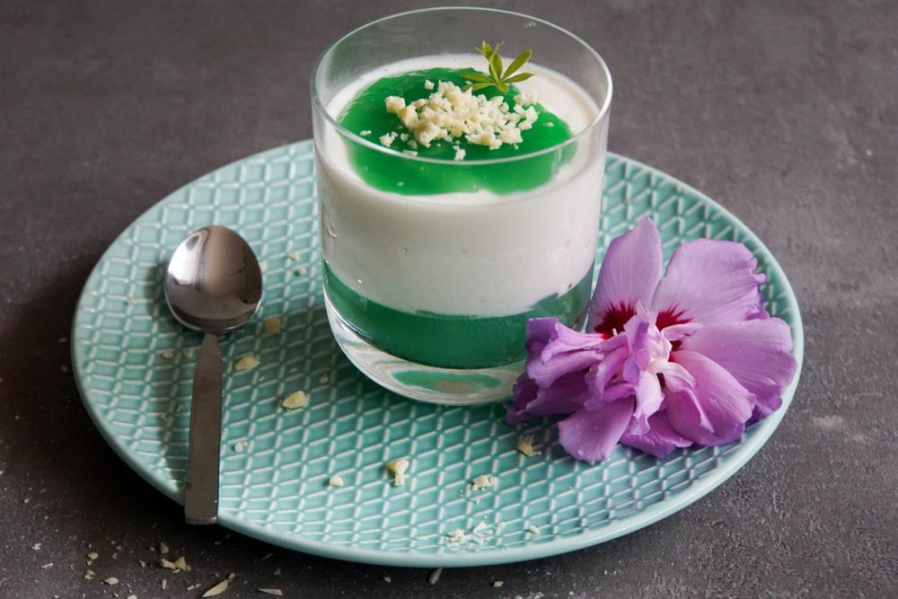 Rezeptbild: Waldmeister Dessert mit Waldmeister Sirup