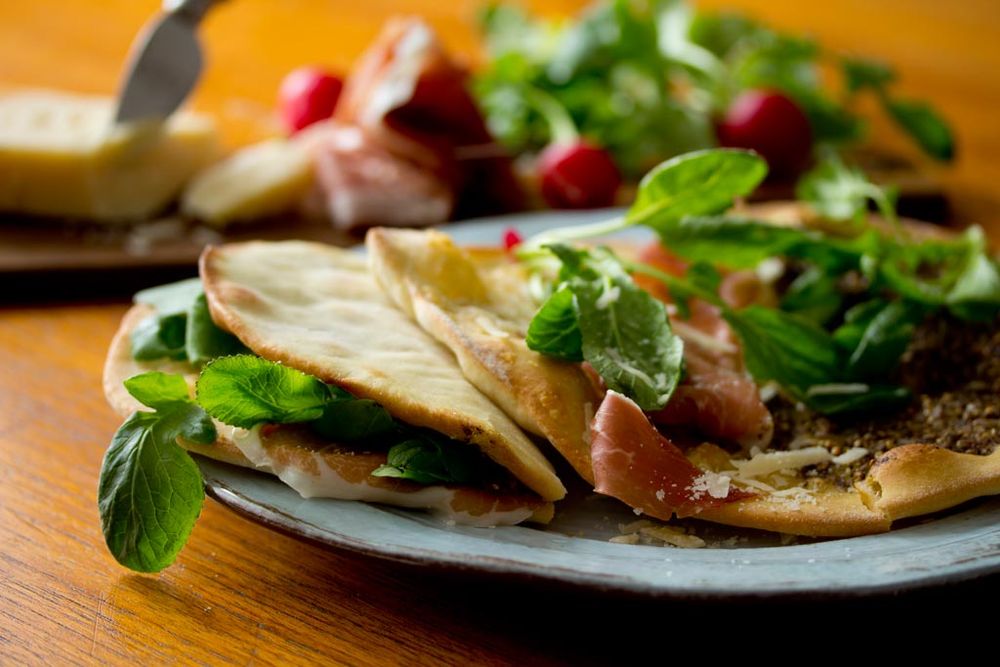 Rezeptbild: Manakish mit Zatar & Grana Padano