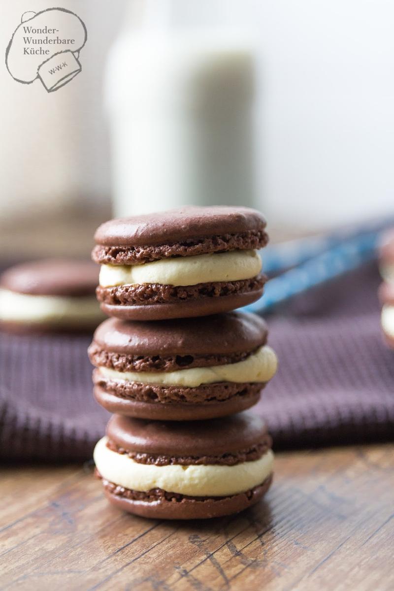 Rezeptbild: Schokoladenmacarons mit Vanillesahnefüllung