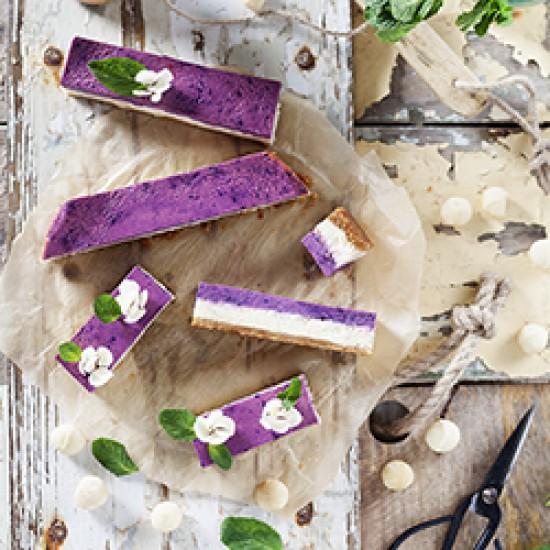 Rezeptbild: macadamia blueberry cheesecake blossoms