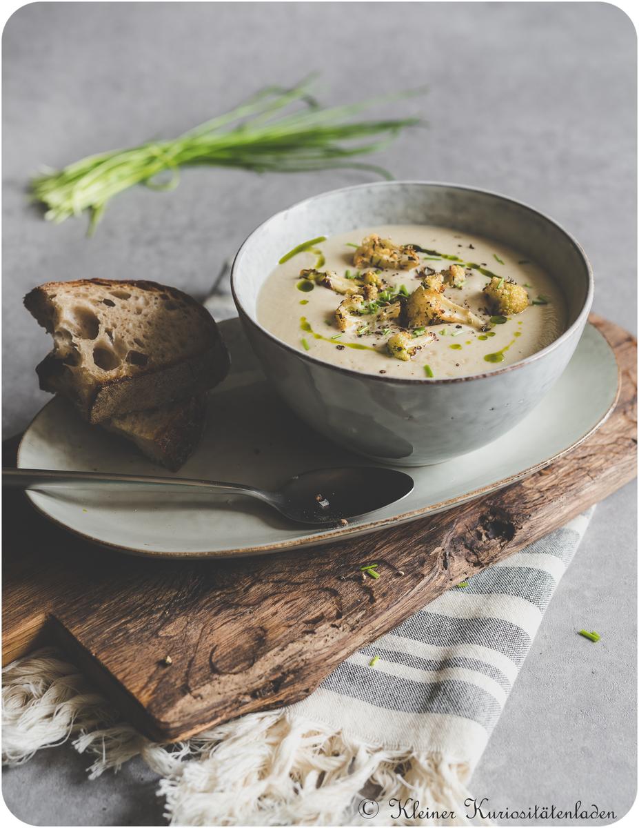 Rezeptbild: Blumenkohlsuppe mit gerösteten Blumenkohlcroûtons und Bärlauchöl