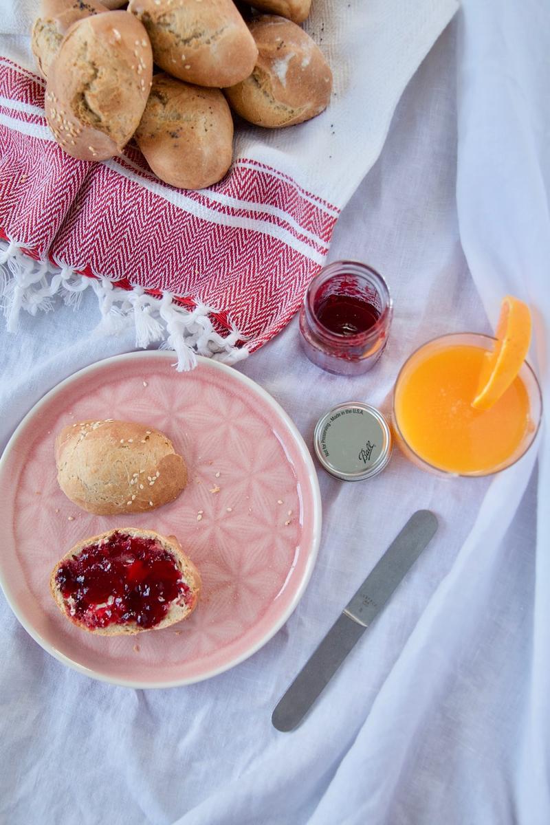 Rezeptbild: Über Nacht Dinkelbrötchen mit Joghurt