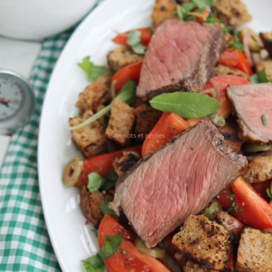 Rezeptbild: Roastbeef auf katalanischem Brotsalat